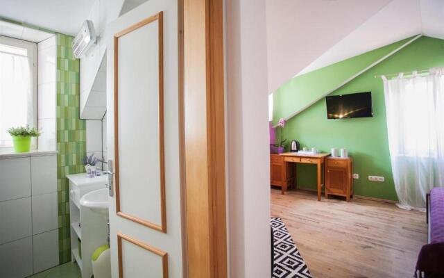 Apartment and Room Ursa