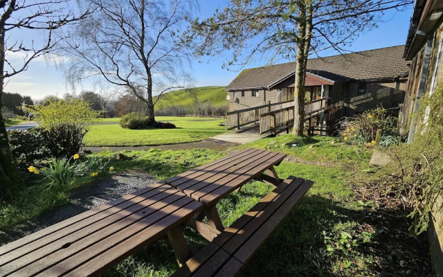 Bunkhouse/20bedroom/sleeps85/4acre/gamesroom/wifi
