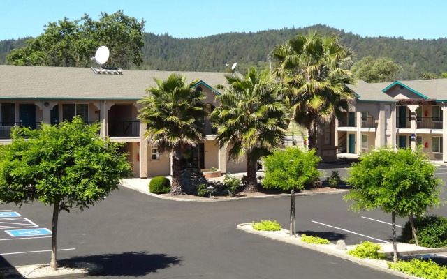 Cloverdale Wine Country Inn & Suites