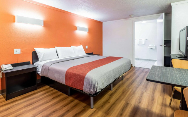 Motel 6 Mansfield, OH