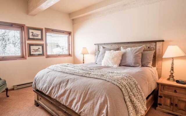 The Christophe 704 - 1 Bdrm - Great Hiking & Mtn Biking! Condo