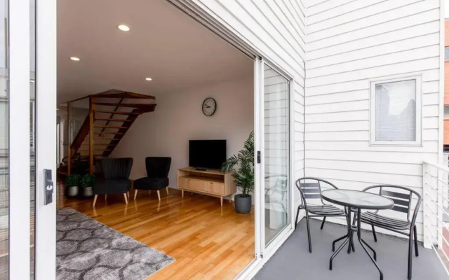 Chic Hobart Townhouse sleeps 9 - perfect location