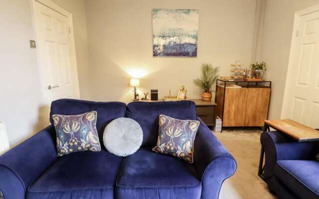 Luxury Lincoln Home - Sleeps 8 - Hot Tub - Pets