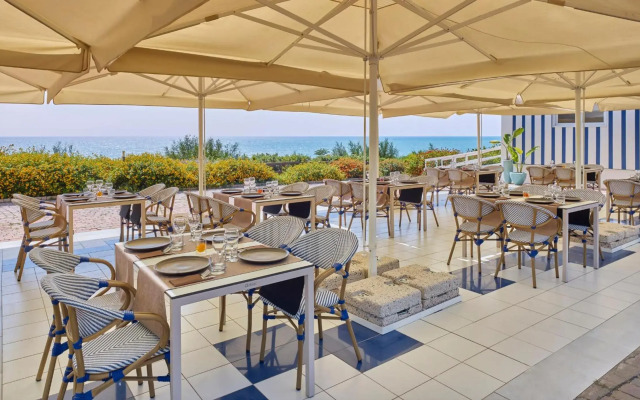 Serenusa Resort