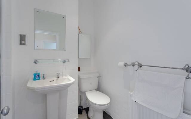 Spacious 3 Bedroom Apartment in Chelsea