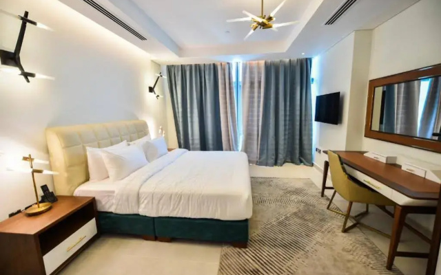 Waterfront Hotel and Apartment