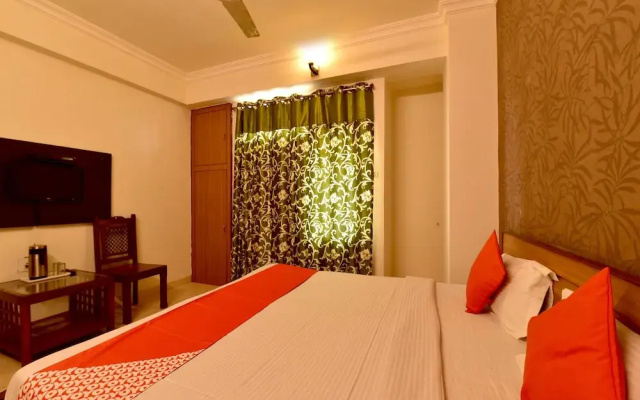 OYO 22915 C M Regency