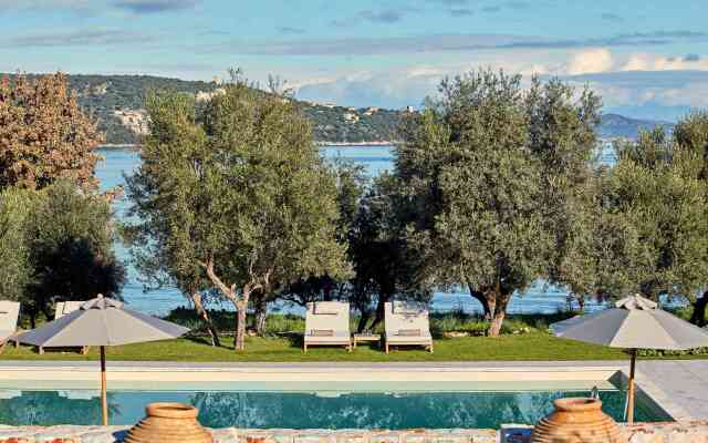 100 Rizes Luxury Sea Side Resort.