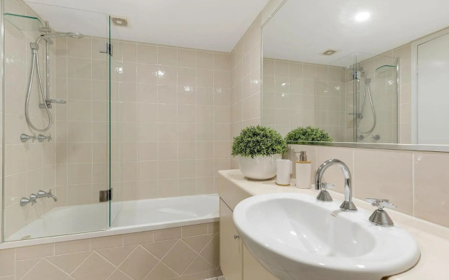 6 Parkshores Sunshine Location Location Location