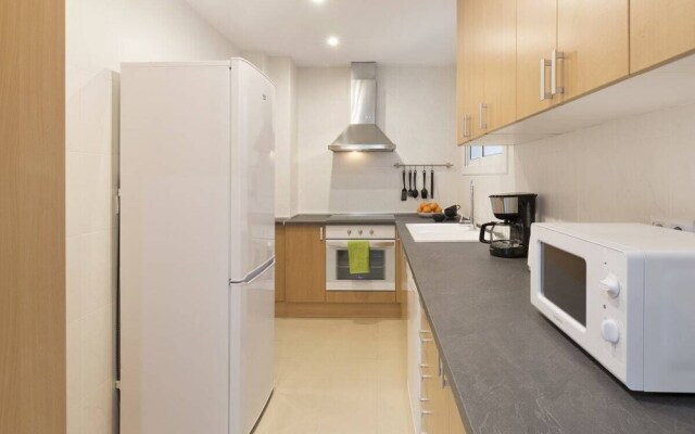 Cosy & Modern 4bdr in Central Eixample