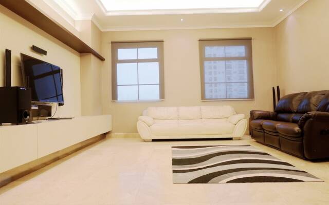 Luxury 2br the Bellezza Apartment with City View