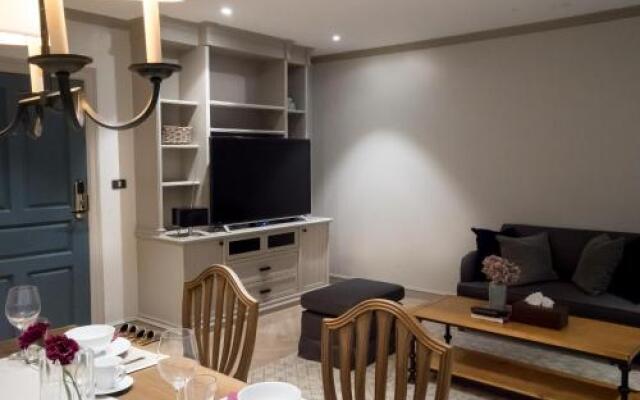 Thea, Executive Suite Serviced Apartment in Ekamai