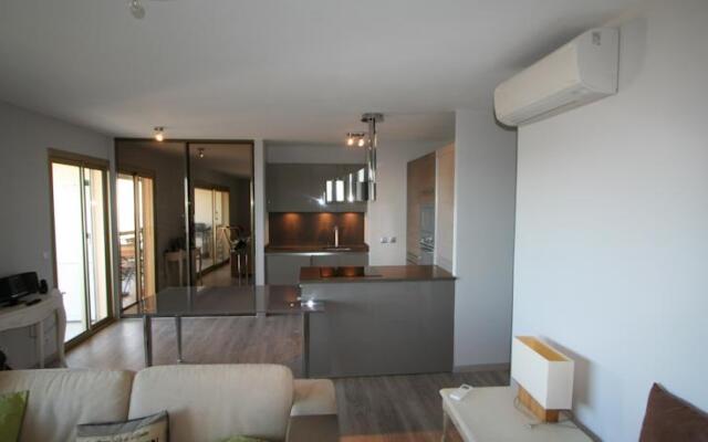 Cannes Golf Apartment