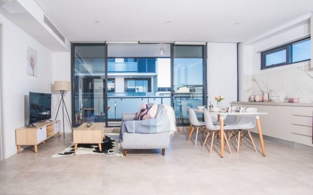 Lively 2bed1bath Mascot APT