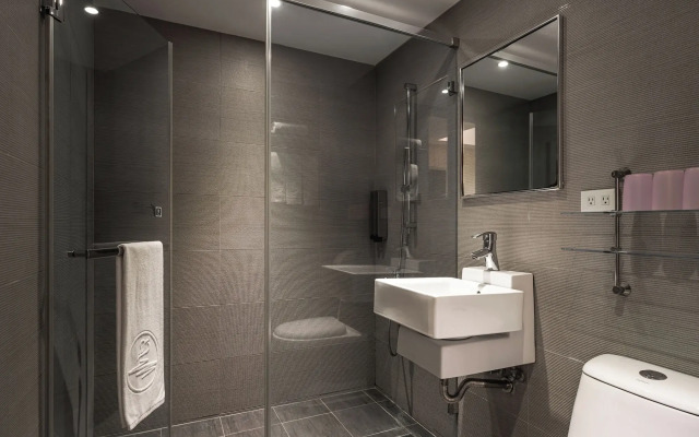 The Riverside Hotel International