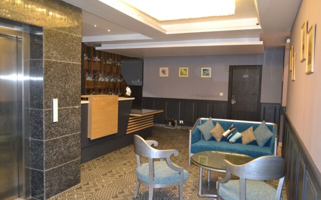 Hotel Velvet Grey