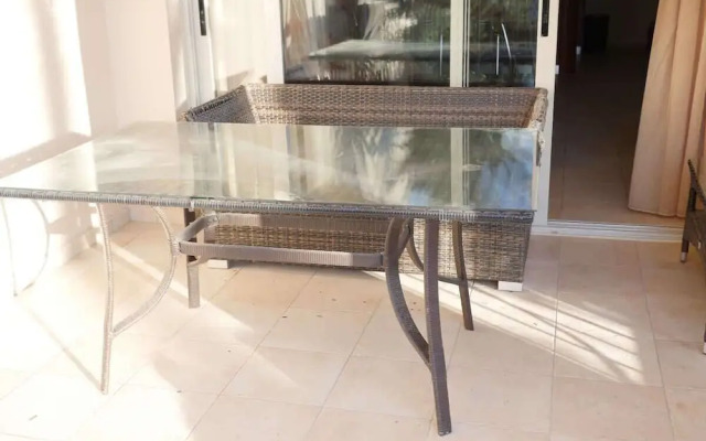 Cassiopeia 1BR Apt on Beach with Pool