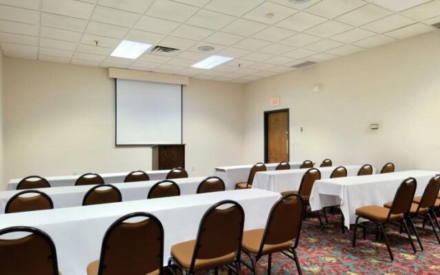 Days Inn Maplewood Hotel and Conference Center