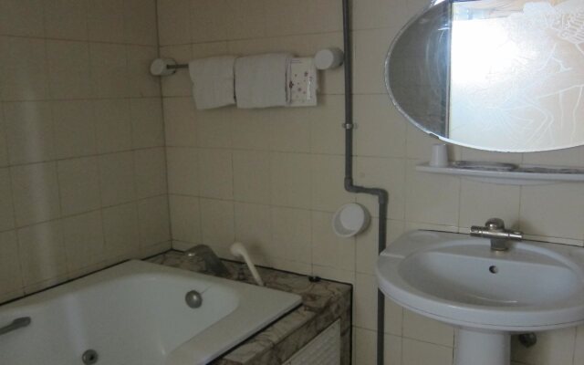 Aiwa Hotel