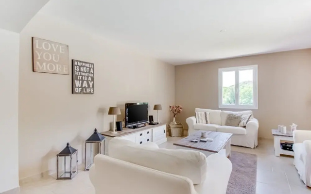 Luxurious Holiday Home in Le Plan-de-la-tour With Pool