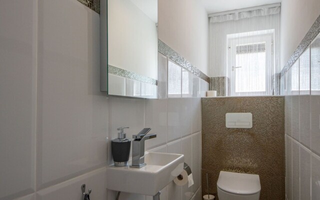 Laurus Tuli Evica in Tuli Evica