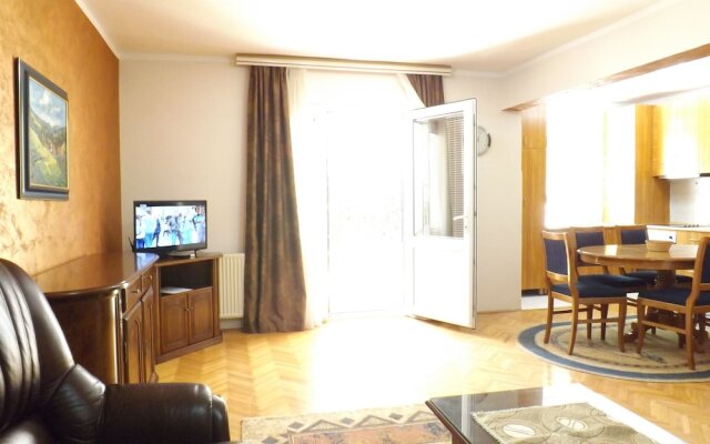 Three Bedroom Apartment With Garden