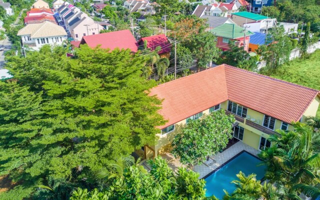 Walking Street Pool Villa Pattaya