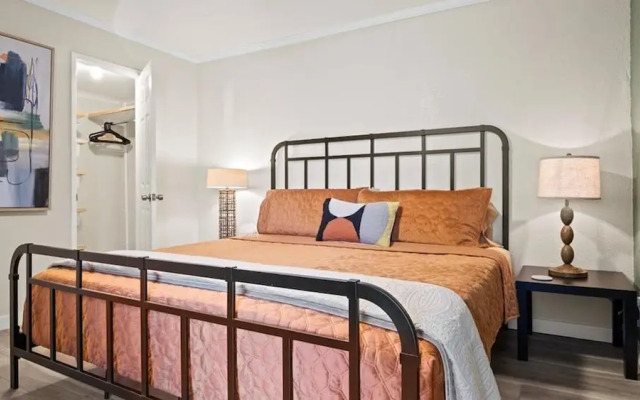 Modern and Sophisticated Old Town Scottsdale Gem!