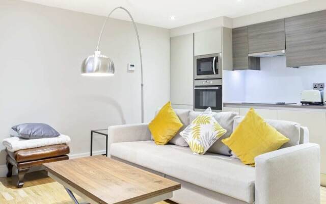 Modern & Cosy Apartment Close To Tube, Sleeps 5