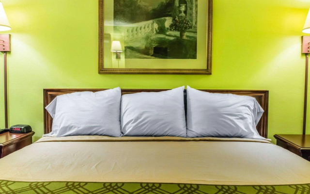 Econo Lodge Pittsburgh I-79