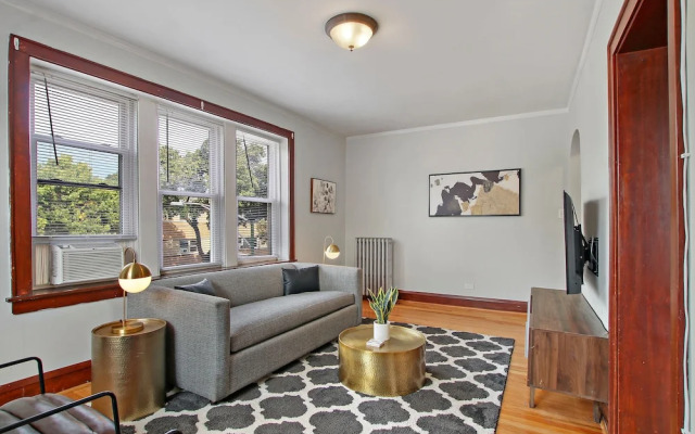 Prime 1BR Apt - Cullom F2