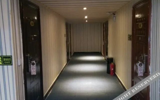 Xinzheng Qingyue Yaju Hotel