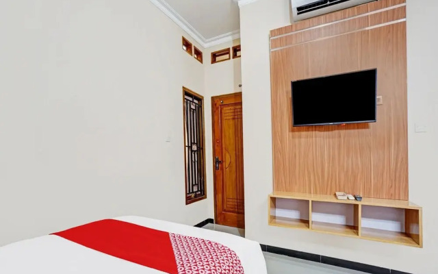 Avisha Guest House Syariah by OYO Rooms
