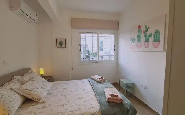 83 Lim3 - Stay Sunlit Apartment
