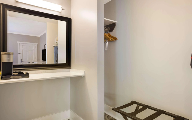 Best Western Sea Island Inn