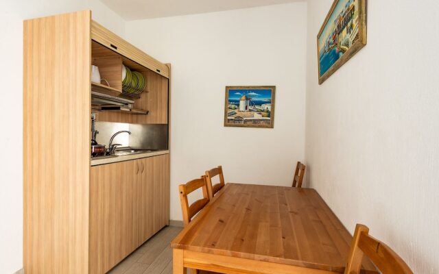 Maroulinas View Studios & Apartments