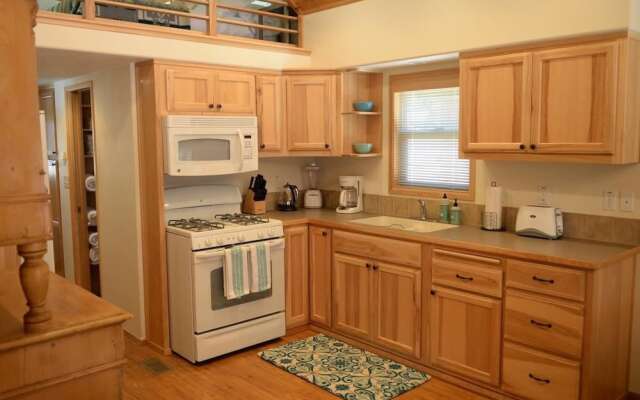 #51 & #52 Hyatt Lake Compound~sleeps 10~lake View