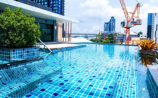 Sixty Six Pattaya Beach Road Apartment