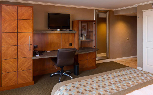 DoubleTree by Hilton Akron Fairlawn