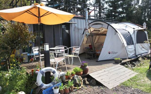 Basecamp Guesthouse - Hostel
