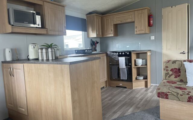 Charming 3-bed Static Caravan in Porthcawl