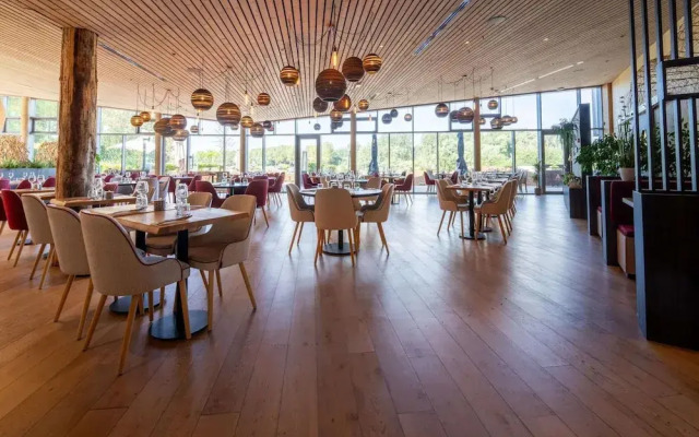 Waterside Elegance Sky Pad