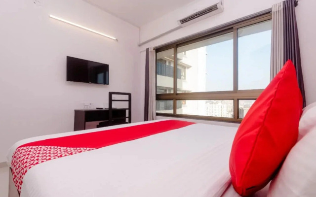 OYO 30597 Pleasant Apartment Malad East