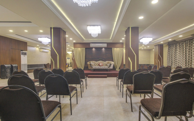 Itsy by Treebo - Golden Fiesta