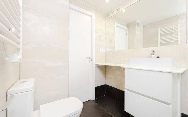 Premium Accomodation in La Rosaleda - Madrid