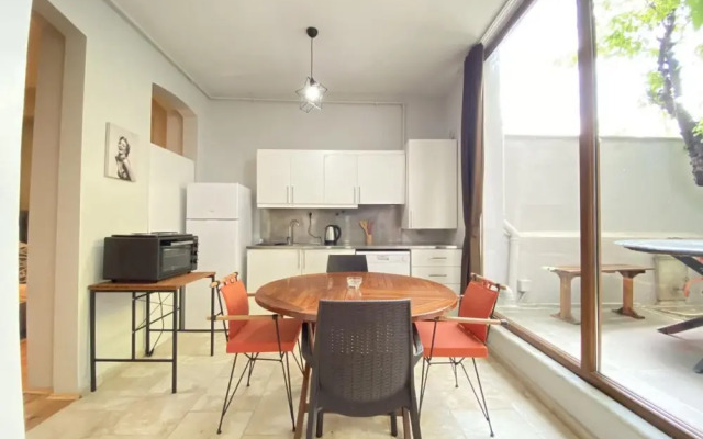 Flat With Backyard Close to Galata Tower