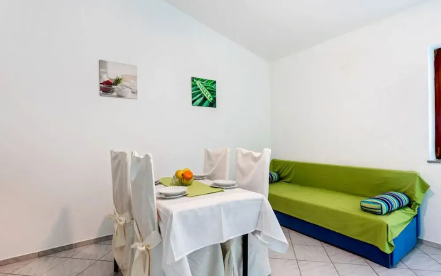 Beautiful Apartment in Jasenice Near Sea
