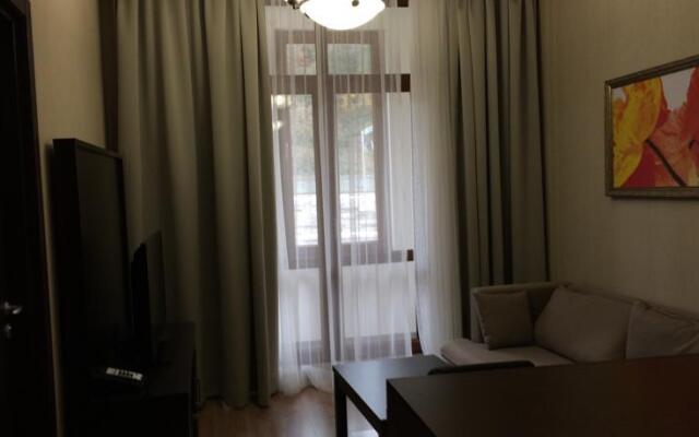 Na Naberezhnoy Vremena Goda