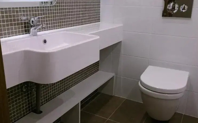 Renthouse Khoshimina 16