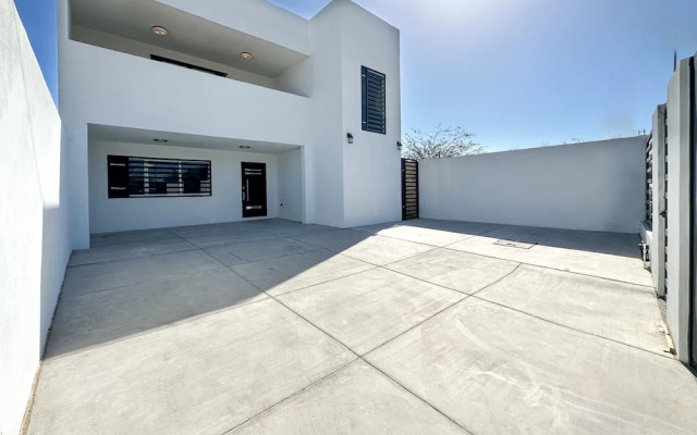 Spacious 3BR House Near Iconic Sandy Beach